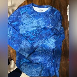 Realtree Vibrant Blue Fishing Shirt Womens small